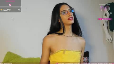 Snapshot of charlottelaurent chatting on 09/19/25, 12:23 Char online show from 09/19/25, 12:23