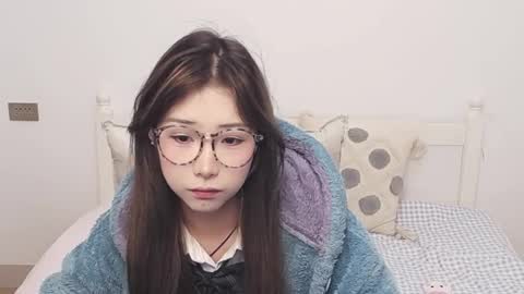 Snapshot of charlottelin chatting on 12/20/25, 12:12 Charlotte online show from 12/20/25, 12:12