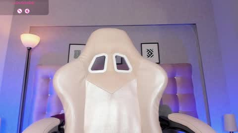 Snapshot of charlotterussel chatting on 12/08/24, 10:25 charlotterussel online show from 12/08/24, 10:25