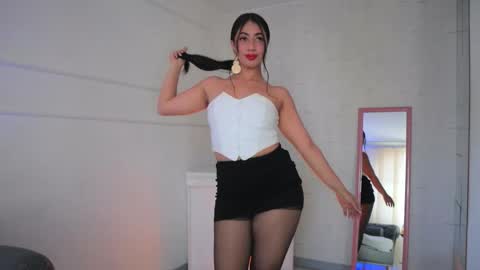 Lauren Rus online show from 11/27/25, 12:51