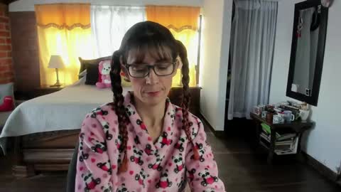 Snapshot of charlottewillson chatting on 04/28/26, 04:12 Charlotte online show from 04/28/26, 04:12
