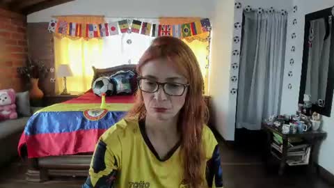 Snapshot of charlottewillson chatting on 06/17/26, 04:41 Charlotte online show from 06/17/26, 04:41