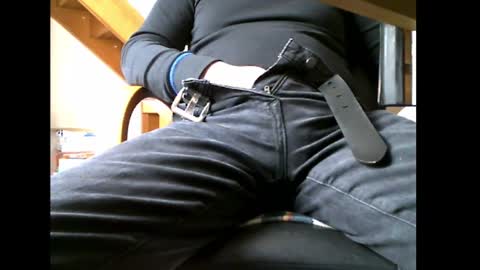 Snapshot of charly052 chatting on 02/25/25, 02:22 charly052 online show from 02/25/25, 02:22