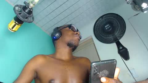 charly_vergonti_ online show from 12/16/24, 03:00