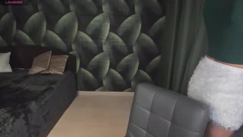 Snapshot of charmbianca chatting on 03/12/25, 04:56 Bianca online show from 03/12/25, 04:56