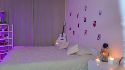 Snapshot of charming_bliss chatting on 10/10/25, 03:55 Kaylee online show from 10/10/25, 03:55