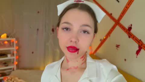 Snapshot of charming_bliss chatting on 10/27/25, 04:44 Kaylee online show from 10/27/25, 04:44