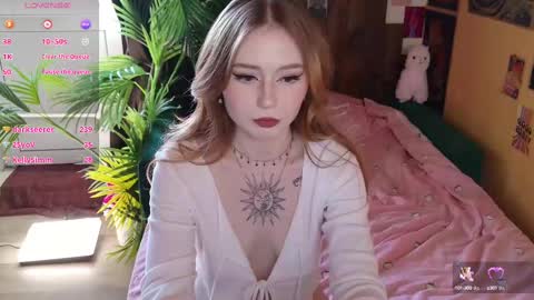Snapshot of charming_lilly chatting on 02/19/25, 09:39 Lissa online show from 02/19/25, 09:39