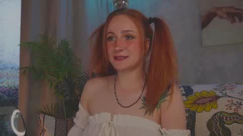 Snapshot of charming_lilly chatting on 10/04/25, 02:26 Lissa online show from 10/04/25, 02:26