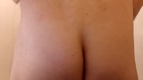 Snapshot of charmmer123 chatting on 05/05/26, 06:21 charmmer123 online show from 05/05/26, 06:21