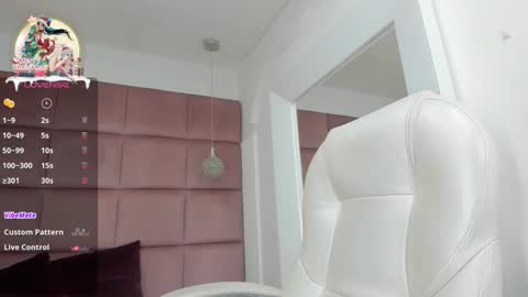 Snapshot of chartolotte__ chatting on 01/03/25, 12:30 Andrea online show from 01/03/25, 12:30