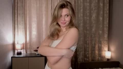 Emilia online show from 05/16/26, 10:36