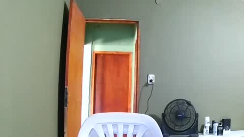 Snapshot of chato012 chatting on 01/01/25, 06:06 chato012 online show from 01/01/25, 06:06