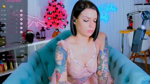 Snapshot of chaturkaterina chatting on 01/11/25, 01:16 Miss Harmony online show from 01/11/25, 01:16