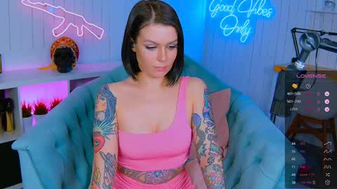 Snapshot of chaturkaterina chatting on 02/06/25, 06:29 Miss Harmony online show from 02/06/25, 06:29