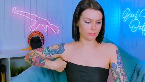 Snapshot of chaturkaterina chatting on 02/19/25, 10:01 Miss Harmony online show from 02/19/25, 10:01