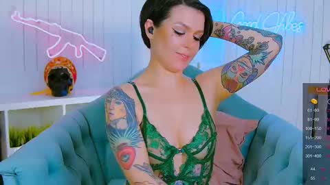 Snapshot of chaturkaterina chatting on 03/02/25, 11:20 Miss Harmony online show from 03/02/25, 11:20