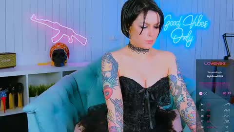 Snapshot of chaturkaterina chatting on 03/12/25, 01:58 Miss Harmony online show from 03/12/25, 01:58