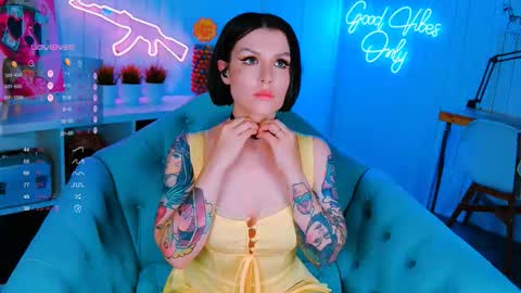 Snapshot of chaturkaterina chatting on 09/17/25, 01:40 Miss Harmony online show from 09/17/25, 01:40