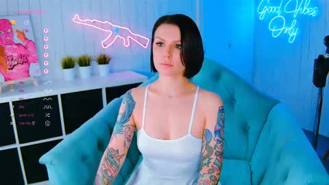 Snapshot of chaturkaterina chatting on 10/16/25, 04:24 Miss Harmony online show from 10/16/25, 04:24