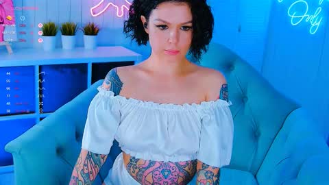 Snapshot of chaturkaterina chatting on 10/24/25, 05:37 Miss Harmony online show from 10/24/25, 05:37