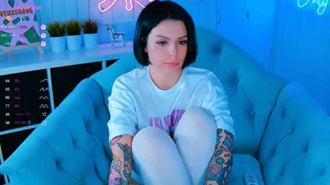 Snapshot of chaturkaterina chatting on 11/21/25, 03:38 Miss Harmony online show from 11/21/25, 03:38