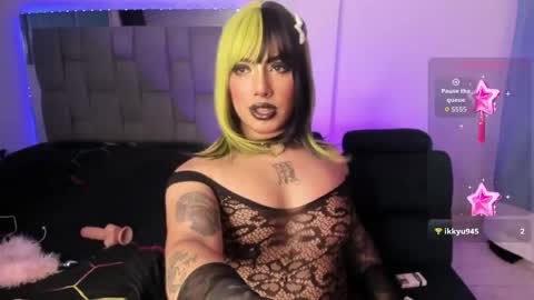 Snapshot of chaturmodels chatting on 05/13/26, 11:22 Sophie online show from 05/13/26, 11:22