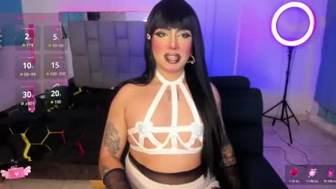 Snapshot of chaturmodels chatting on 06/08/26, 10:10 Sophie online show from 06/08/26, 10:10