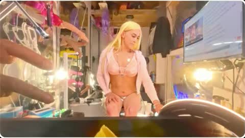 Snapshot of chavezechavez4207 chatting on 02/28/26, 07:42 MasterPRO online show from 02/28/26, 07:42