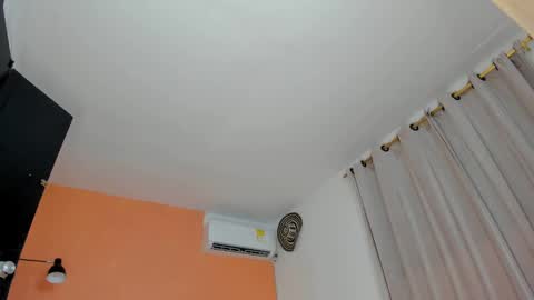 Snapshot of chaybell_ chatting on 12/11/24, 04:28 Chay online show from 12/11/24, 04:28