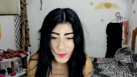 Snapshot of chaymae_nah chatting on 10/06/25, 11:24 isabel online show from 10/06/25, 11:24