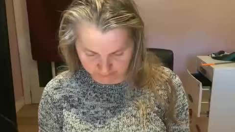 Snapshot of chealsiek chatting on 09/15/25, 02:06 chealsiek online show from 09/15/25, 02:06