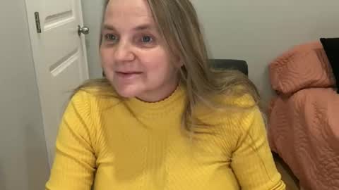 Snapshot of chealsiek chatting on 09/20/25, 01:28 chealsiek online show from 09/20/25, 01:28