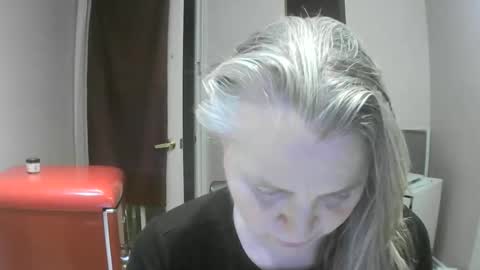 Snapshot of chealsiek chatting on 10/03/25, 01:02 chealsiek online show from 10/03/25, 01:02