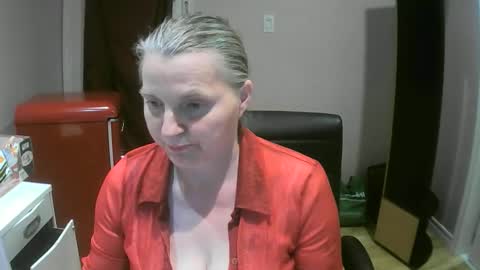 Snapshot of chealsiek chatting on 10/08/25, 11:24 chealsiek online show from 10/08/25, 11:24