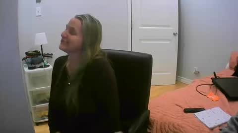 Snapshot of chealsiek chatting on 10/13/25, 01:16 chealsiek online show from 10/13/25, 01:16