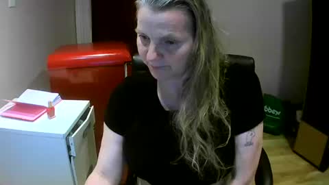 Snapshot of chealsiek chatting on 10/15/25, 07:14 chealsiek online show from 10/15/25, 07:14