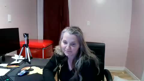 Snapshot of chealsiek chatting on 10/29/25, 01:08 chealsiek online show from 10/29/25, 01:08