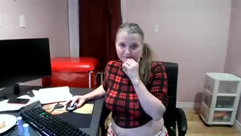 Snapshot of chealsiek chatting on 11/01/25, 02:35 chealsiek online show from 11/01/25, 02:35