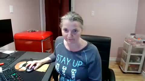 Snapshot of chealsiek chatting on 11/06/25, 01:28 chealsiek online show from 11/06/25, 01:28