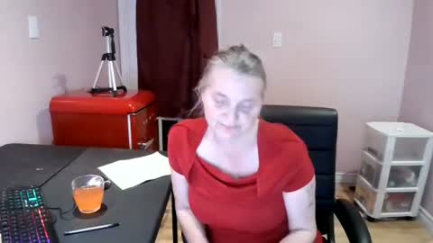 Snapshot of chealsiek chatting on 11/07/25, 01:27 chealsiek online show from 11/07/25, 01:27