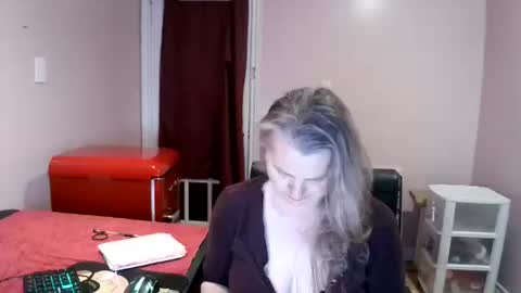 Snapshot of chealsiek chatting on 11/11/25, 11:38 chealsiek online show from 11/11/25, 11:38