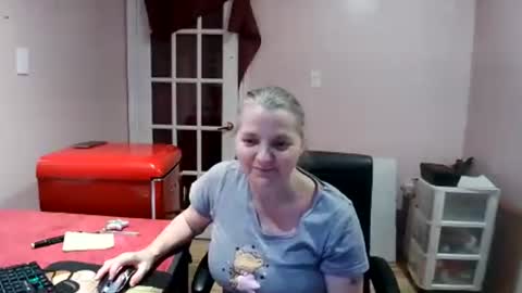 Snapshot of chealsiek chatting on 11/20/25, 12:33 chealsiek online show from 11/20/25, 12:33