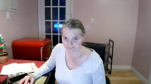 Snapshot of chealsiek chatting on 11/23/25, 12:54 chealsiek online show from 11/23/25, 12:54