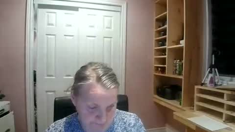 Snapshot of chealsiek chatting on 12/04/25, 02:43 chealsiek online show from 12/04/25, 02:43