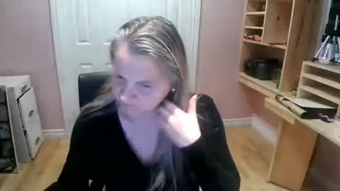 Snapshot of chealsiek chatting on 12/04/25, 11:13 chealsiek online show from 12/04/25, 11:13