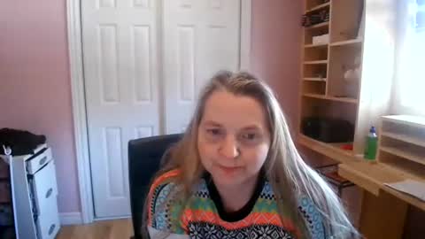 Snapshot of chealsiek chatting on 12/14/25, 02:11 chealsiek online show from 12/14/25, 02:11