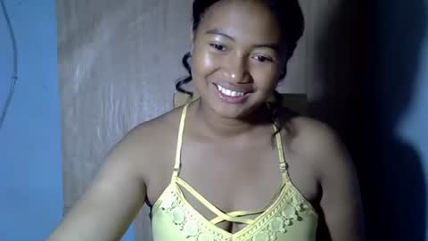 Snapshot of chechick_sahu chatting on 09/12/25, 04:23 Angel online show from 09/12/25, 04:23