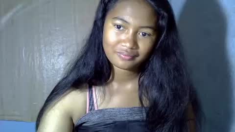 Snapshot of chechick_sahu chatting on 09/25/25, 05:00 Angel online show from 09/25/25, 05:00