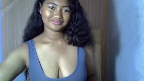 Snapshot of chechick_sahu chatting on 10/11/25, 07:07 Angel online show from 10/11/25, 07:07